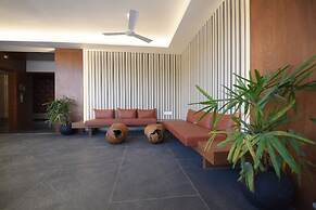 Hotel The Pramukh by Shivalaya Darshanam