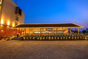 Hotel The Pramukh by Shivalaya Darshanam