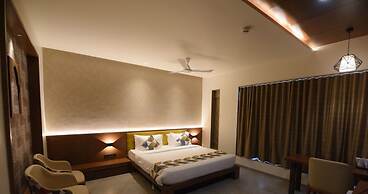 Hotel The Pramukh by Shivalaya Darshanam