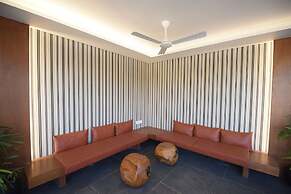 Hotel The Pramukh by Shivalaya Darshanam