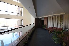 Hotel The Pramukh by Shivalaya Darshanam