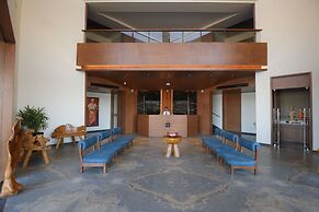 Hotel The Pramukh by Shivalaya Darshanam