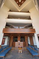 Hotel The Pramukh by Shivalaya Darshanam