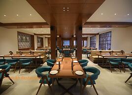 Hotel The Pramukh by Shivalaya Darshanam