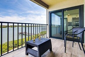 Sea Club #32 - Dolphins Lookout