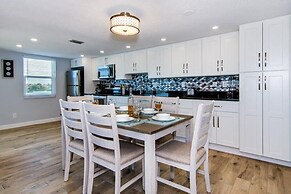 Sea Club #32 - Dolphins Lookout