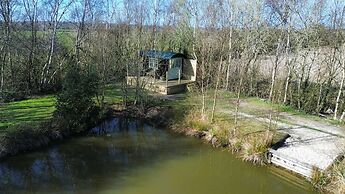 Tadnoll Escape- Shepards Hut- Sleeps 2- Bbq- Lake