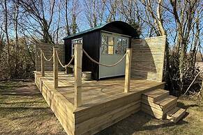 Tadnoll Escape- Shepards Hut- Sleeps 2- Bbq- Lake