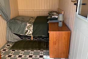 Tadnoll Escape- Shepards Hut- Sleeps 2- Bbq- Lake