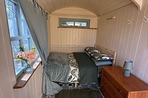 Tadnoll Escape- Shepards Hut- Sleeps 2- Bbq- Lake