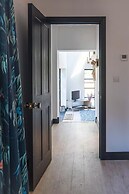 Aylesford-house-sleeps 2 & 1 Infant-parking-garden