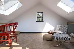 Aylesford-house-sleeps 2 & 1 Infant-parking-garden