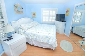 Colony Beach Club 201