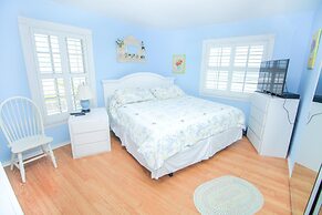 Colony Beach Club 201