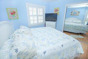 Colony Beach Club 201