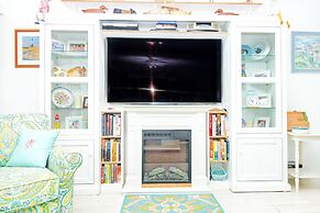 Colony Beach Club 201