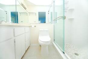 Colony Beach Club 201