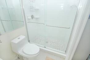 Colony Beach Club 201