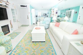 Colony Beach Club 201