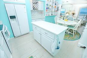 Colony Beach Club 201