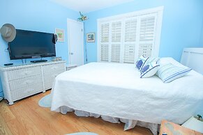 Colony Beach Club 201