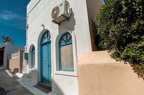 Santorini Karterados Retreat by GHH