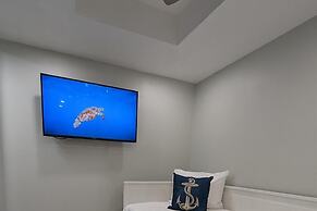 Sea Club #25 - Dolphin's Watch