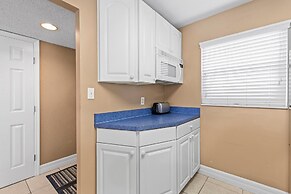 Sea Coast Gardens II 301