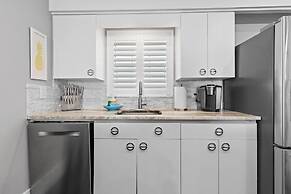 Colony Beach Club 250