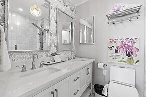 Colony Beach Club 250