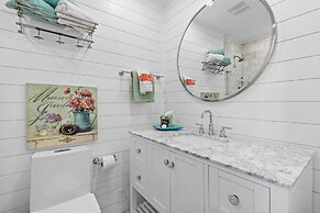 Colony Beach Club 250