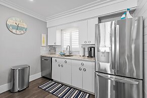 Colony Beach Club 250