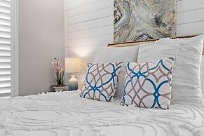 Colony Beach Club 250