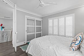 Colony Beach Club 250