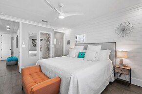 Colony Beach Club 250