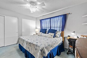 Colony Beach Club 209