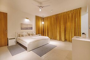 Golf View Home by Stayjadelawnprojector