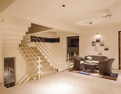 Golf View Home by Stayjadelawnprojector