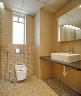 Golf View Home by Stayjadelawnprojector