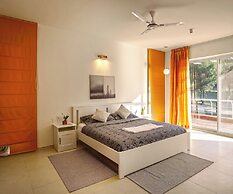 Golf View Home by Stayjadelawnprojector