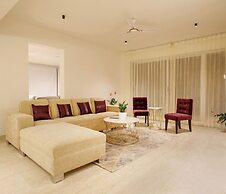 Golf View Home by Stayjadelawnprojector