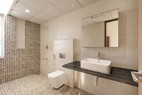 Golf View Home by Stayjadelawnprojector