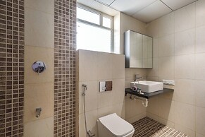 Golf View Home by Stayjadelawnprojector