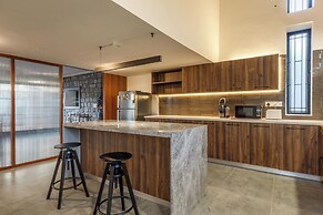 Azura Villa by Stayjadegardenhome Theatreluxury