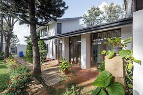 Azura Villa by Stayjadegardenhome Theatreluxury