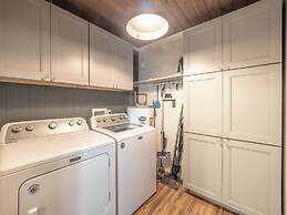 Barefoot Bungalow Kure