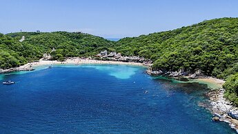 La Playa Suites
