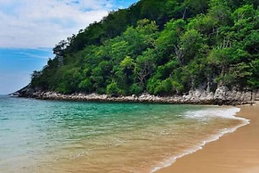 La Playa Suites
