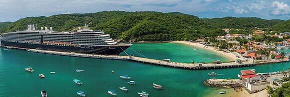 La Playa Suites