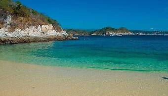 La Playa Suites
